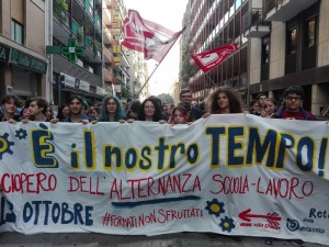 Protesta studenti a Bari: no a  alternanza scuola-lavoro, 'ci sfruttano'
