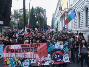 Manifestazione a Bari contro la Lega